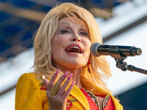 dolly parton escorted off stage  advertisement